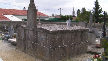 Sépulture de la Famille Regrenil dans le cimetière de La Ferrière