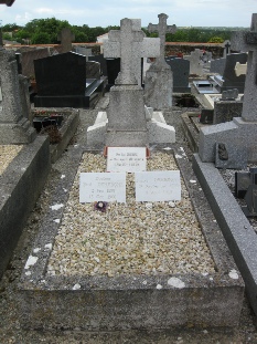 Séputure Dehergne dans le cimetière de La Chaize-Giraud