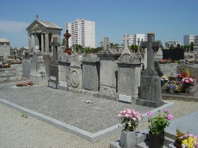 Sépulture de François Pascal Guitton, maire de La Roche-sur-Yon, et de sa famille, dans le cimetière du Point du Jour à La Roche-sur-Yon