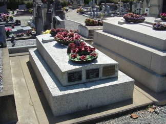 Cliquez sur la photo pour agrandir : Autre sépulture de la Famille Michon et alliés au cimetière du Point du Jour à La Roche-sur-Yon