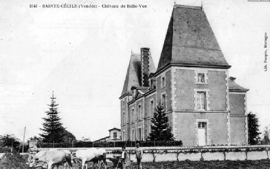 Château de Bellevue à Ste-Cécile, construit en 1905 par Libaudière pour Achille FRIMAUDEAU, sa soeur Marie, épouse RICHARD, en hérite en 1905.