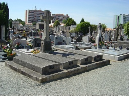 Sépulture Famille "Augustin Rouillé" au cimetière du Point du Jour à La Roche-sur-Yon